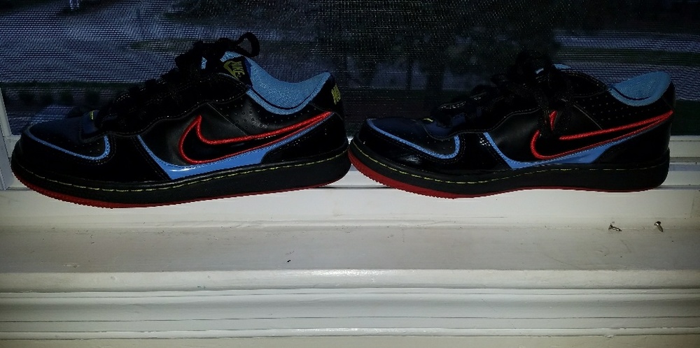 Sneakers